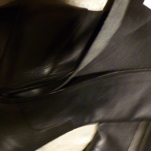 Isotoner  NEW Black  Leather Heeled Zippered Ankle Boots sz 9M - Picture 8 of 9